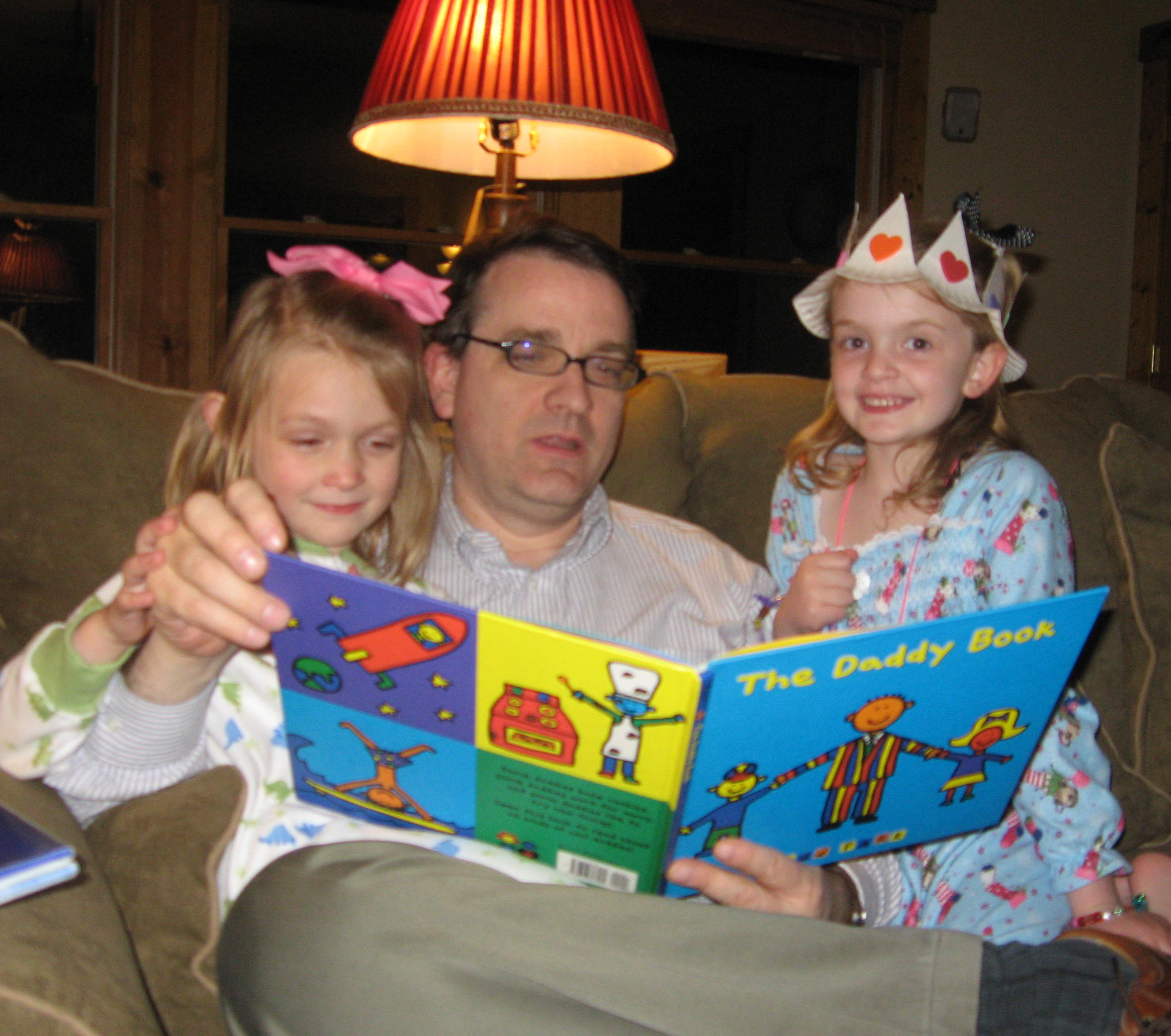 2009_02_27 Dad reading to the girls.jpg
